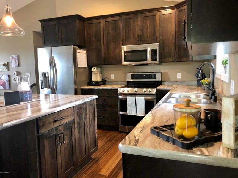 405 7th St NW, Dodge Center, MN 55927