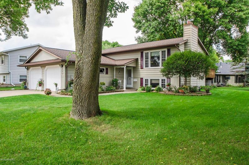 607 17 1/2 St SE, Rochester, MN 55904