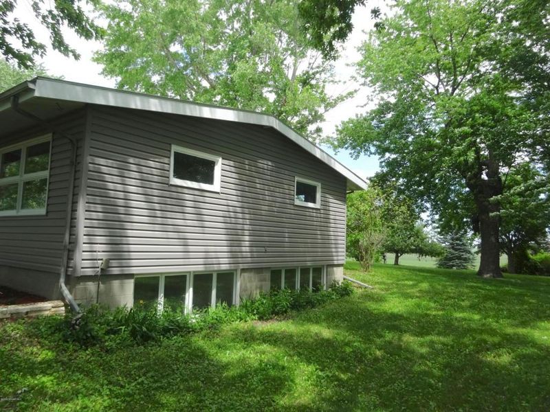 502 N 2nd St, Kiester, MN 56051