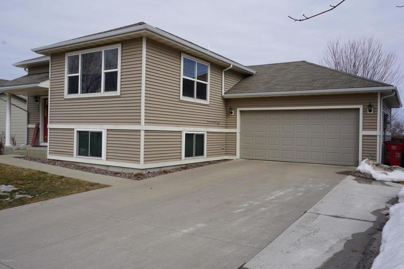 125 8th St NE, Plainview, MN 55964