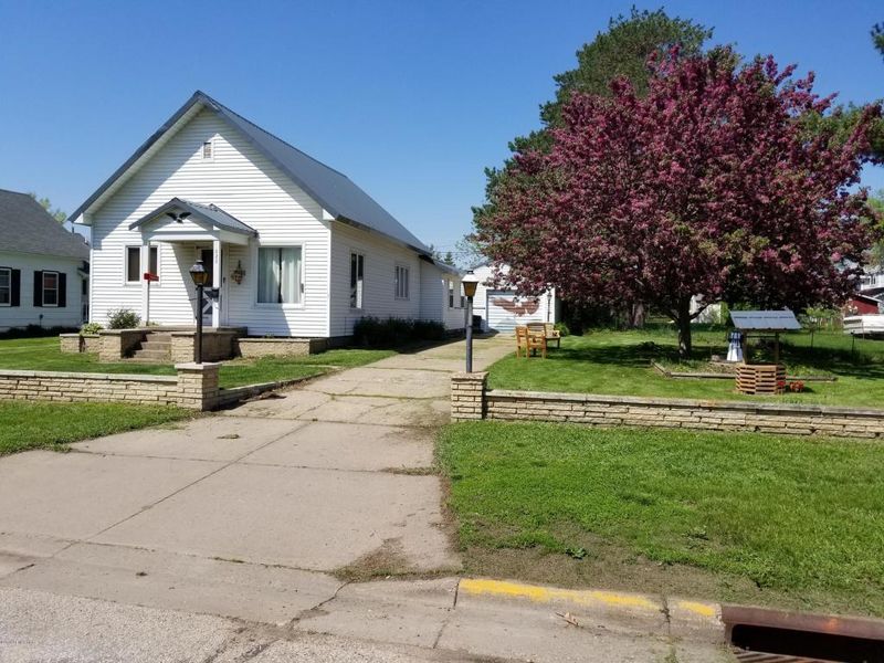 828 E 12th St, Winona, MN 55987