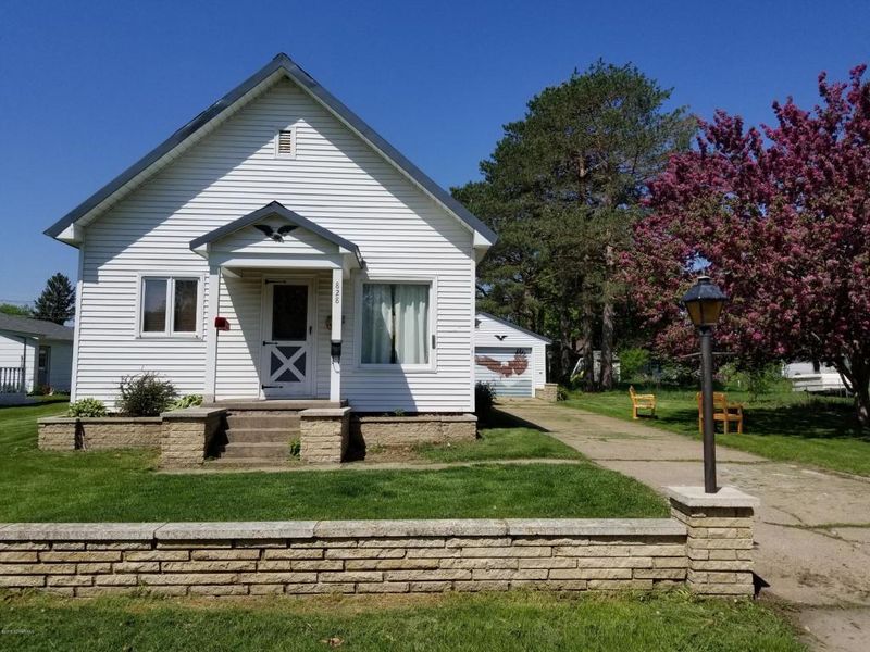 828 E 12th St, Winona, MN 55987