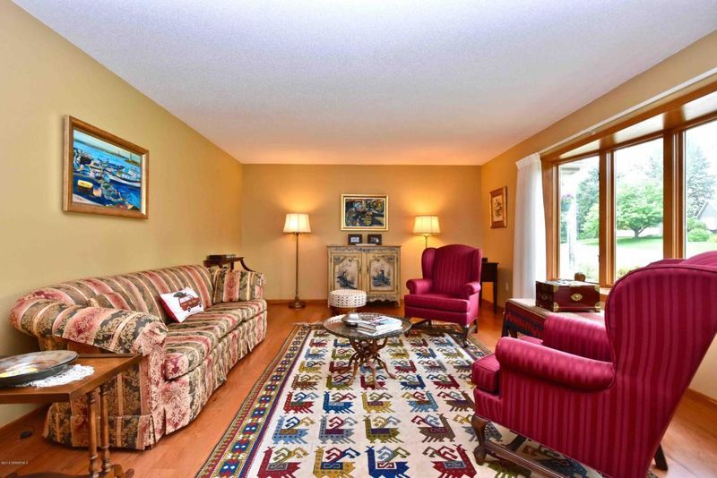 1309 Ridgewood Dr, Winona, MN 55987