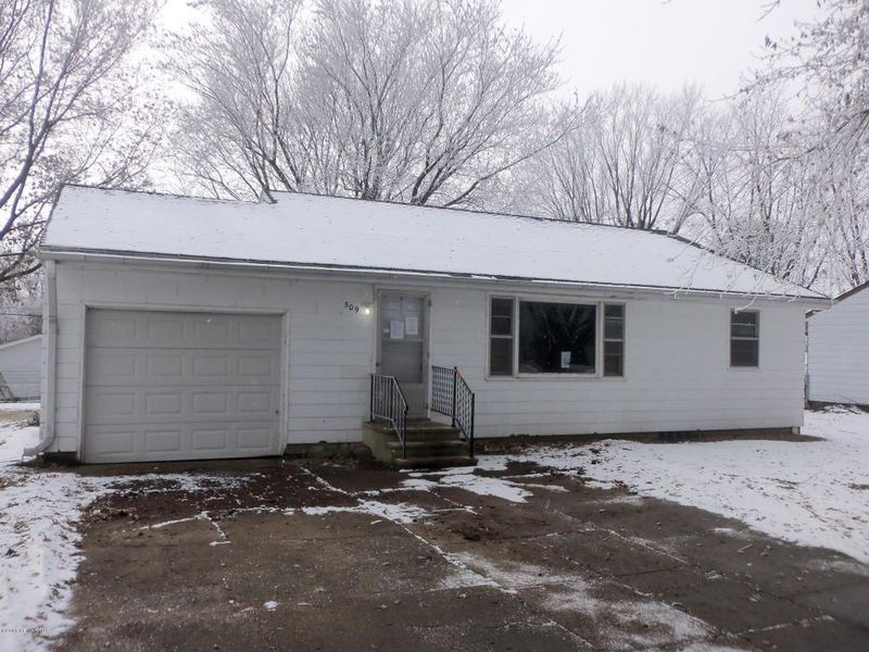 509 2nd St NE, Hayfield, MN 55940