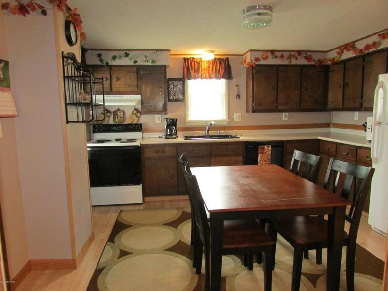 668 E 10th St, Winona, MN 55987