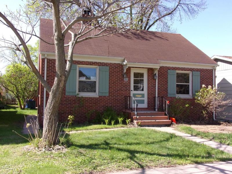 807 W 10th St, Winona, MN 55987