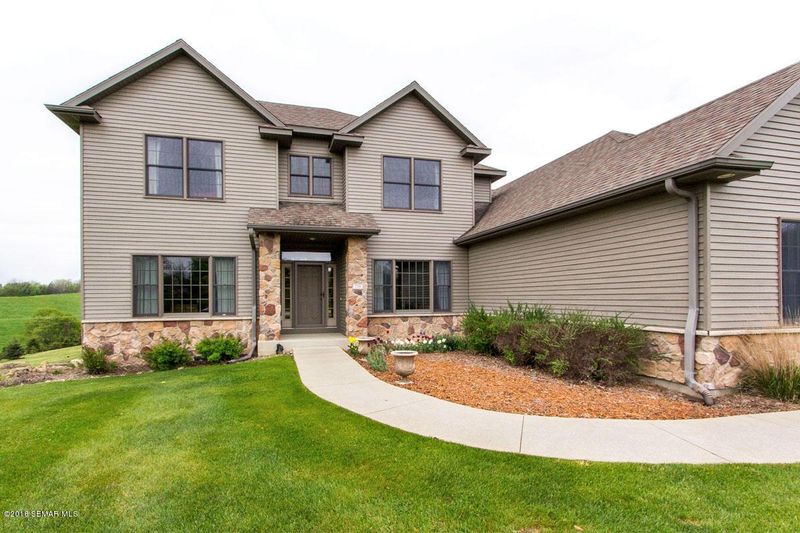 735 Upper Meadow Ln NW, Rochester, MN 55901