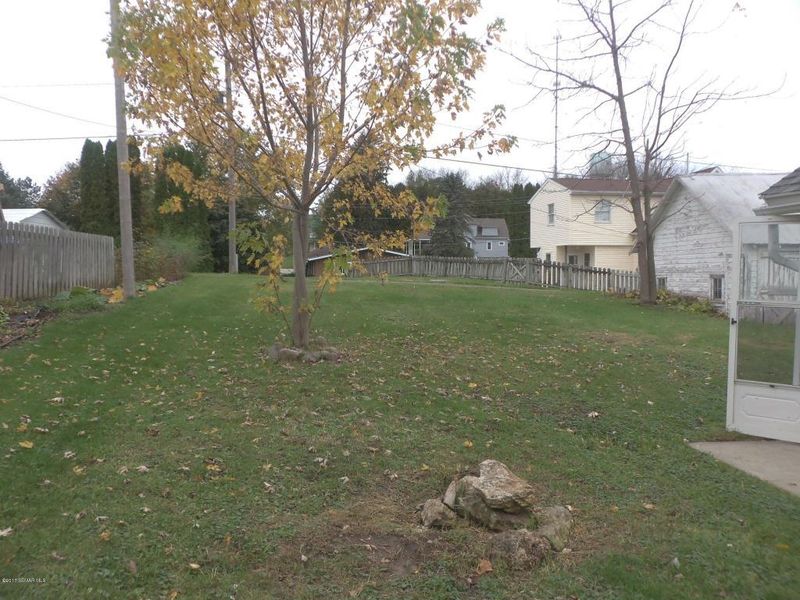 209 N Oak St, Mabel, MN 55954
