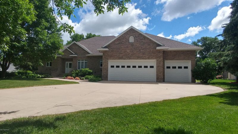 3001 Eagle Ridge Dr E, Willmar, MN 56201