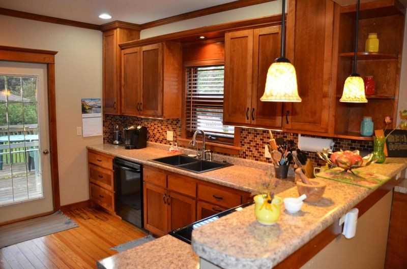50 2nd Ave NW, Plainview, MN 55964