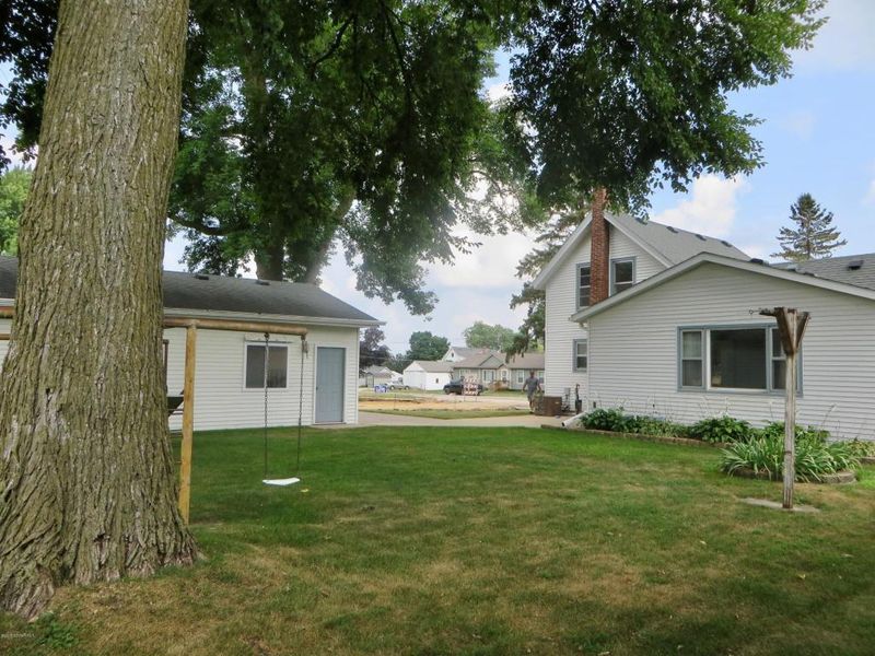 411 Center Ave S, Eyota, MN 55934