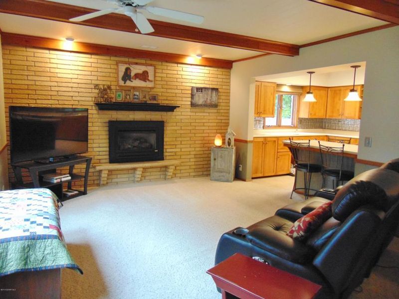 901 10th St NE, Waseca, MN 56093