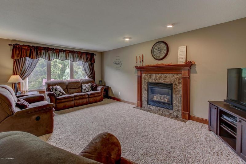 969 Golfers Ct SE, Rochester, MN 55904
