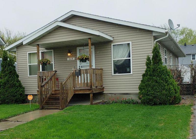 604 7th St NE, Austin, MN 55912