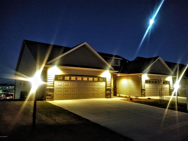2446 Superior Ln NW, Rochester, MN 55901