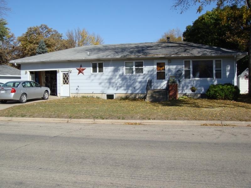 102 Maple St SW, Rose Creek, MN 55970