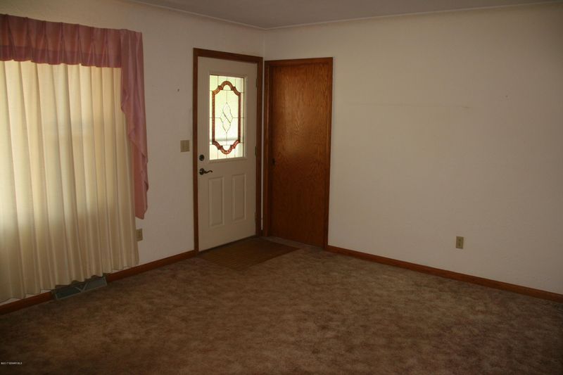 711 S East St, Caledonia, MN 55921