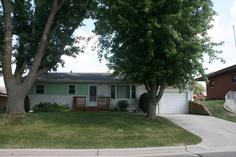 711 S East St, Caledonia, MN 55921