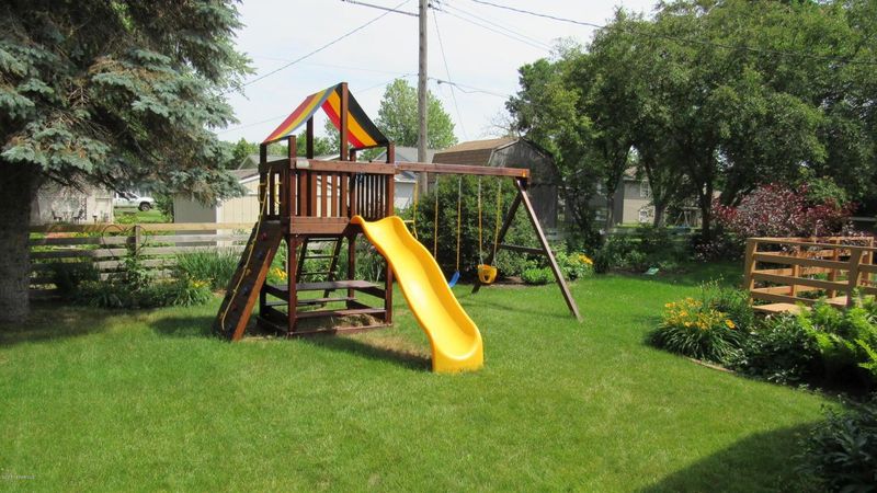 877 Aldon Dr, Saint Cloud, MN 56301