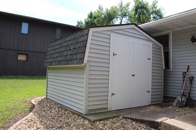 445 Hilltop Ave, Owatonna, MN 55060