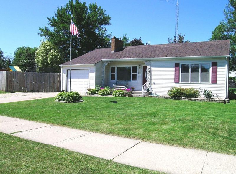 210 East Broadway, Plainview, MN 55964