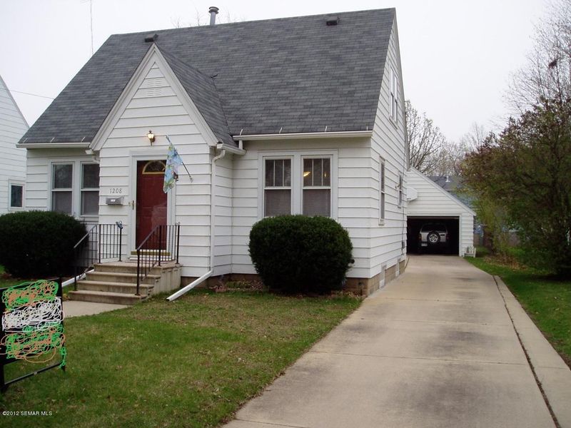 1208 10th St NW, Austin, MN 55912