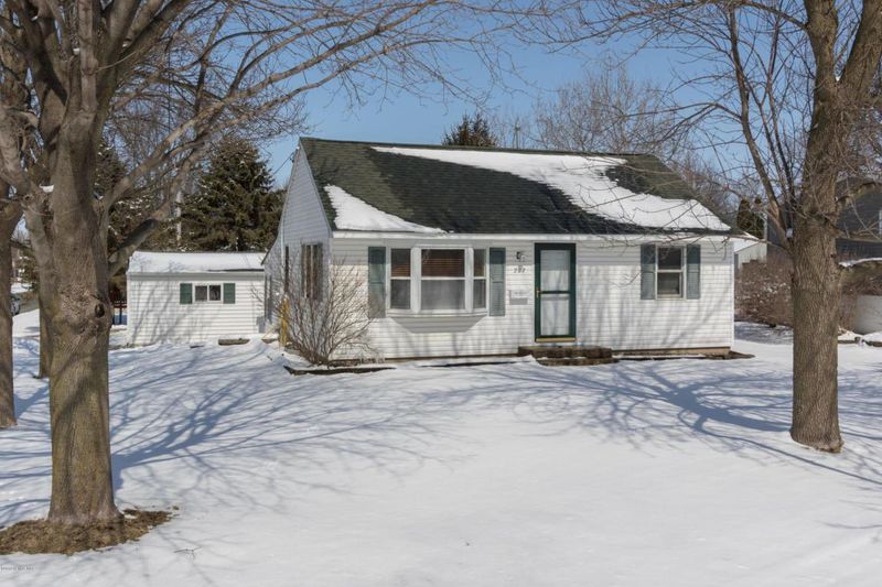 227 W 4th St, Eyota, MN 55934