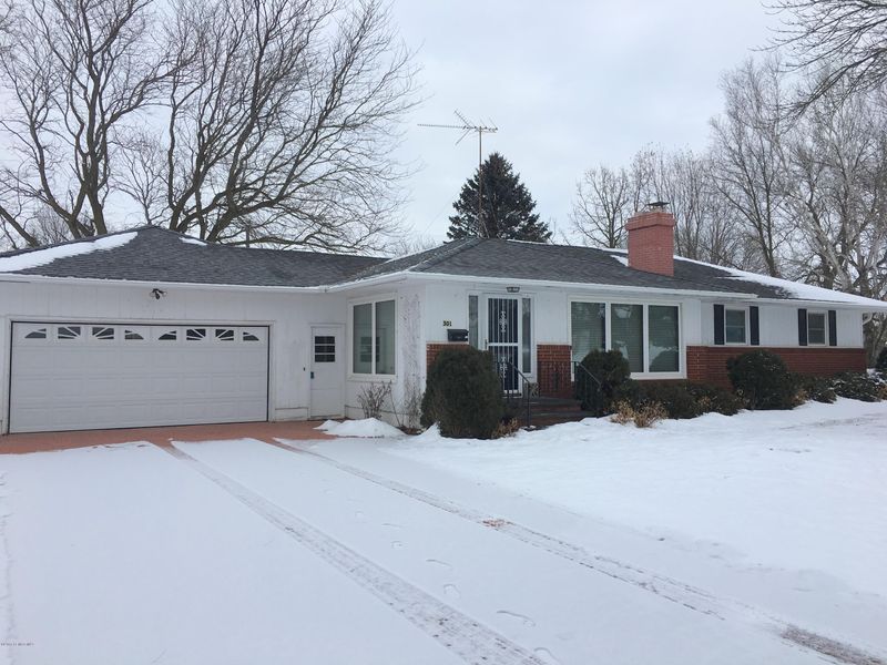 301 W Ringer St, Kiester, MN 56051