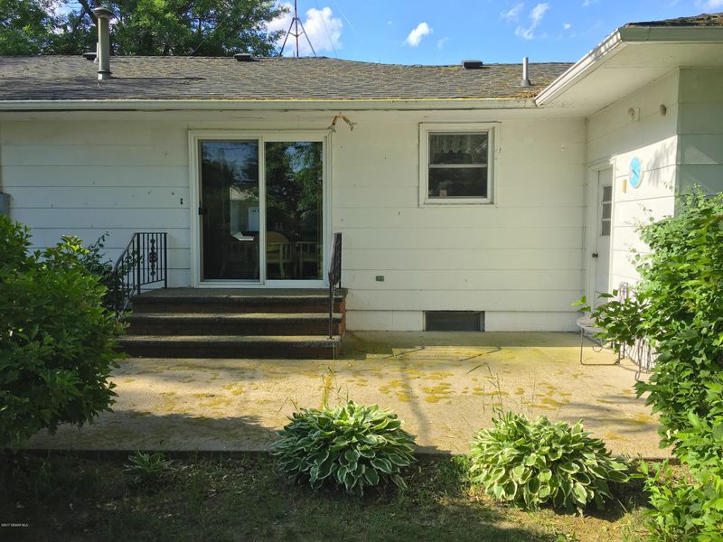 301 W Ringer St, Kiester, MN 56051