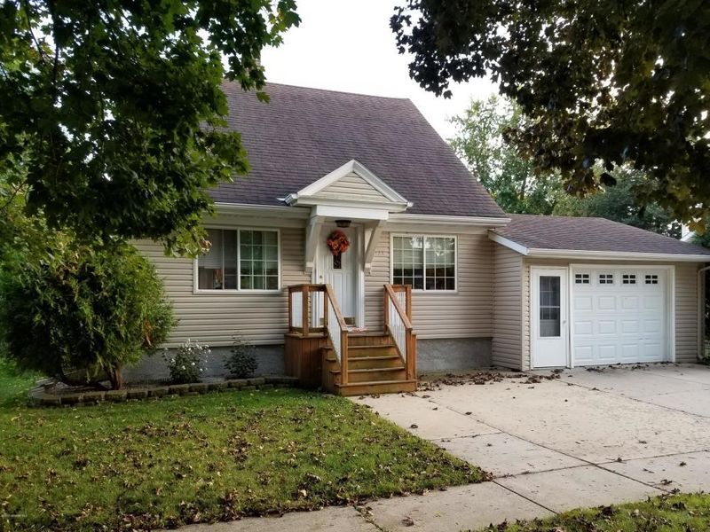 127 1st St SW, Blooming Prairie, MN 55917