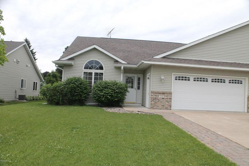 270 3rd Ave SE, Plainview, MN 55964