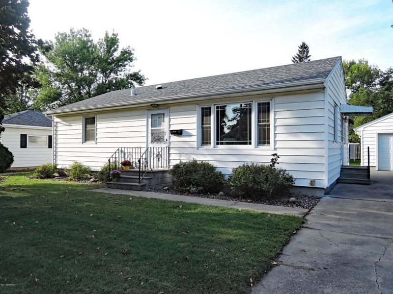 238 14th St NE, Owatonna, MN 55060
