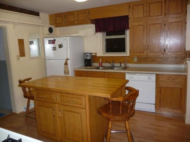 510 1st St, Kenyon, MN 55946