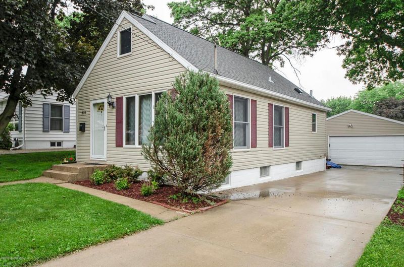 825 11th St NW, Rochester, MN 55901