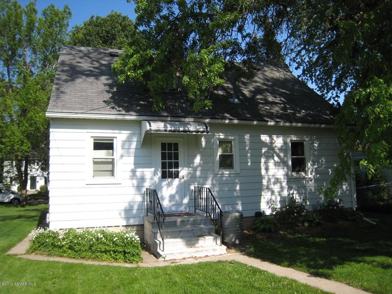 606 10th St SW, Austin, MN 55912