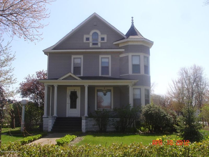 307 2nd St NE, Blooming Prairie, MN 55917