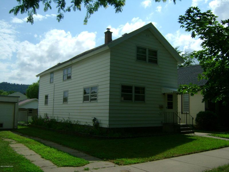567 E 9th St, Winona, MN 55987