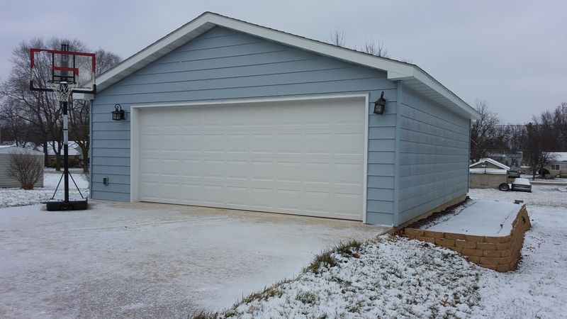 2015 4th Ave NE, Austin, MN 55912