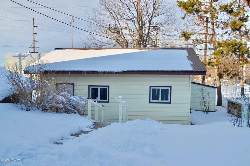 780 W 2nd St, Zumbrota, MN 55992