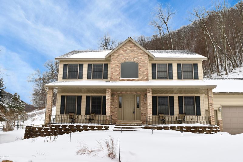 53 Oakdale Ln, Winona, MN 55987