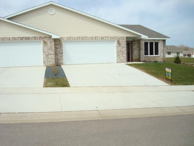 295 Brookmoor Ln NW, Byron, MN 55920
