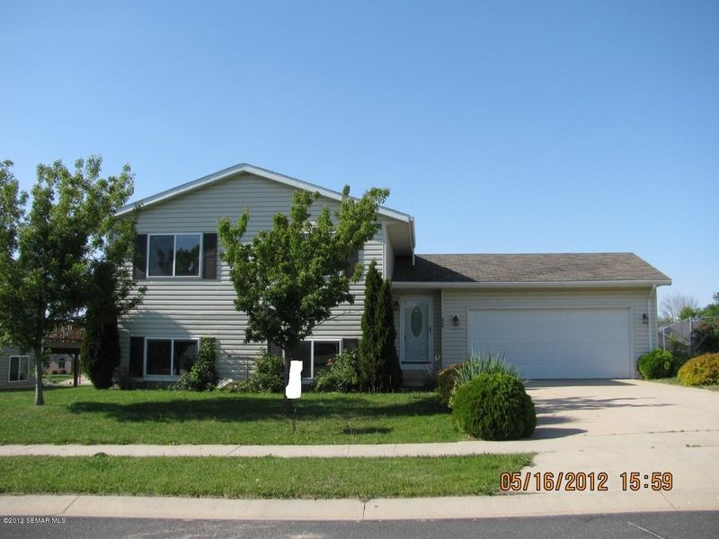 404 8th St NW, Dodge Center, MN 55927