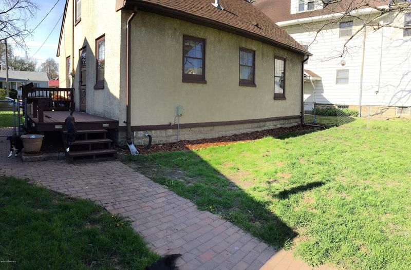307 10th St NW, Rochester, MN 55901