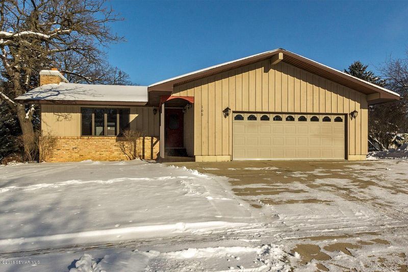 105 Cabot St E, Le Roy, MN 55951