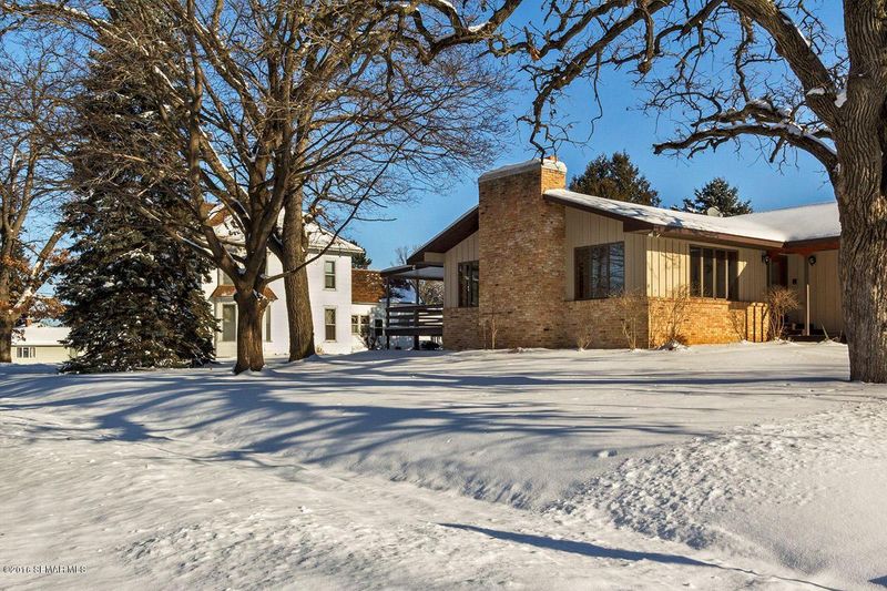 105 Cabot St E, Le Roy, MN 55951