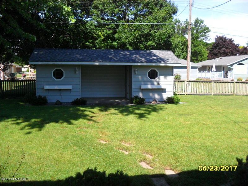 1904 10th St SW, Austin, MN 55912