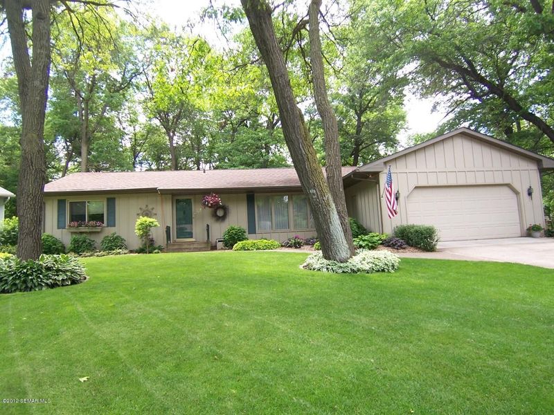 1605 Woodhaven Pl, Owatonna, MN 55060