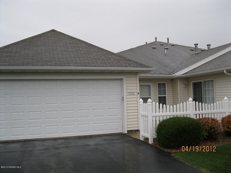 2100B Burr Oak Dr, Austin, MN 55912
