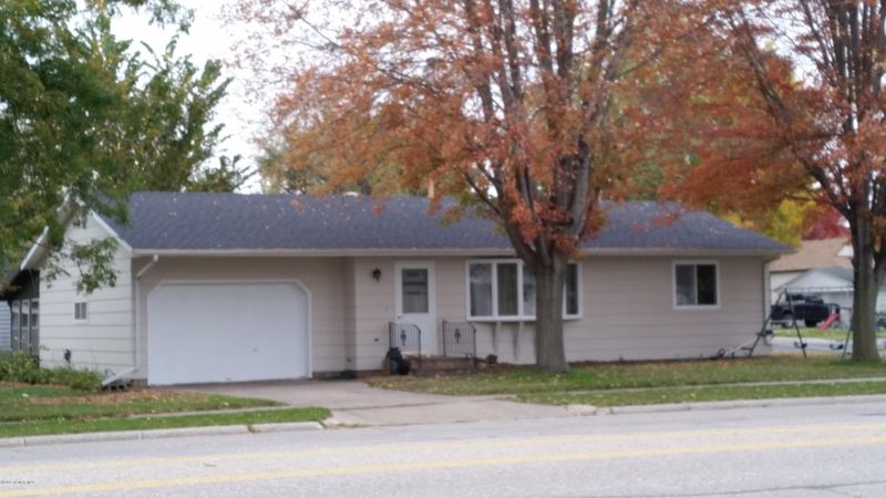 425 S Main St, Pine Island, MN 55963