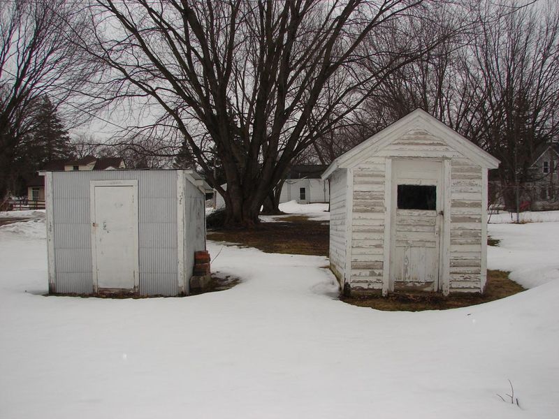 203 3rd St, Lyle, MN 55953